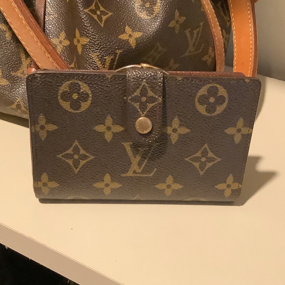 Louis Vuitton kisslock